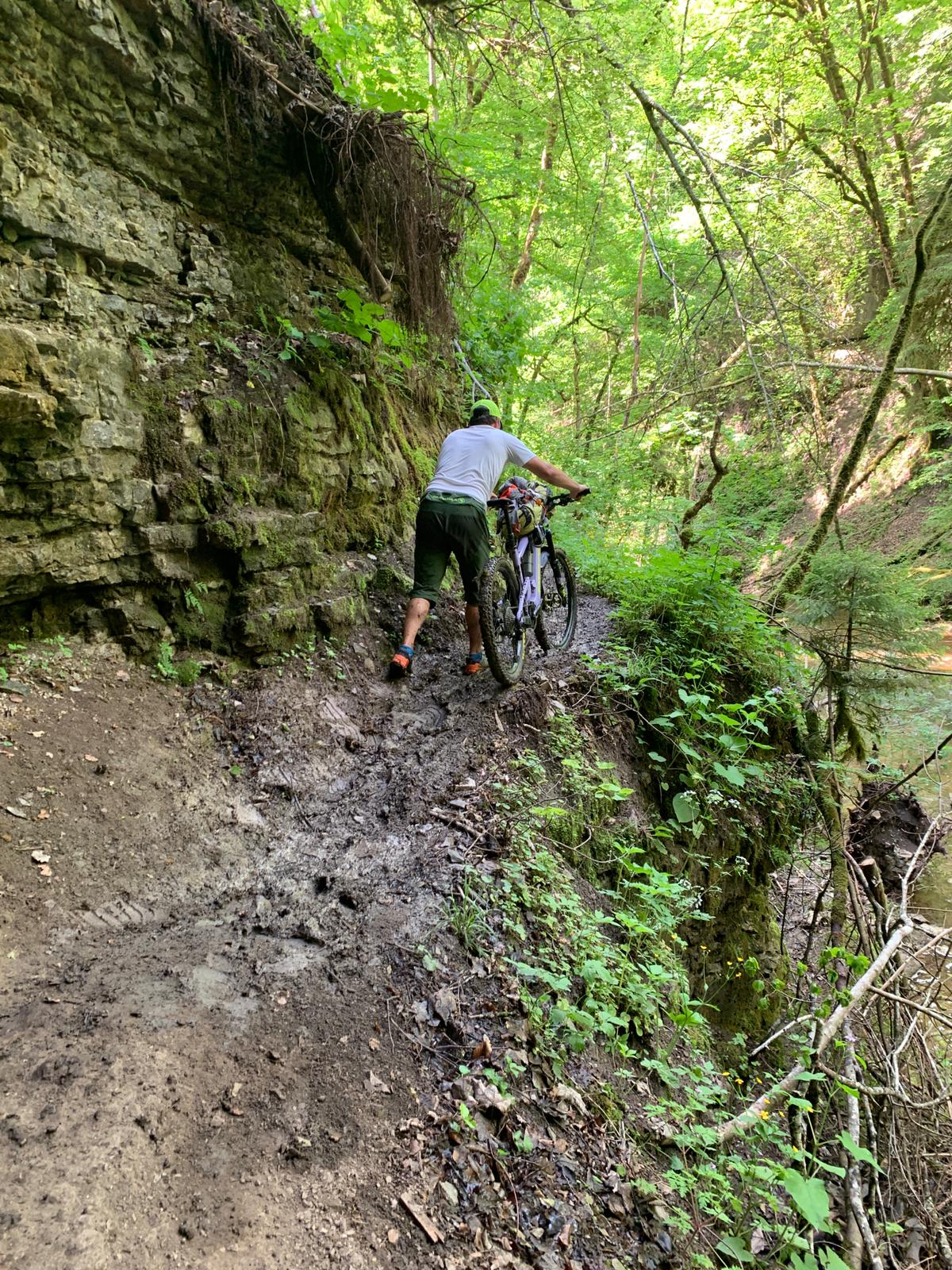 Mit dem Bike durch den Schlamm — der Wasserweltensteig war nicht immer fahrbar